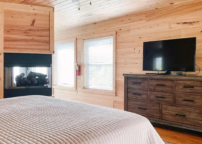 Comfy Retreat Wprivate Pool, Hot Tub, Game Room